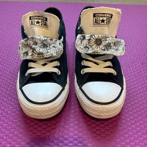 All Star Converse - Black & white with daisy’s